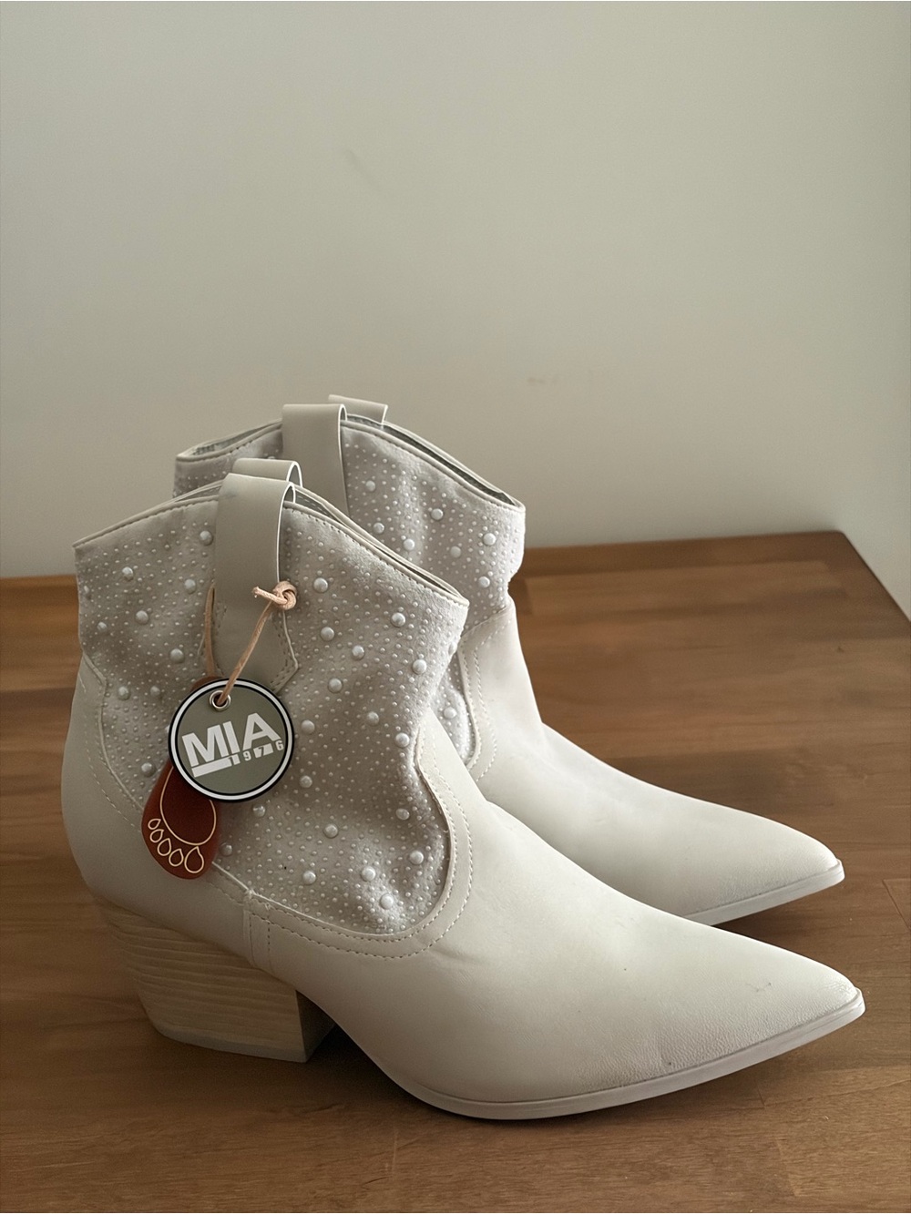 MIA Lauanne Cream Pearl Embellished Western Cowgirl Boots Ankle Booties 7.5